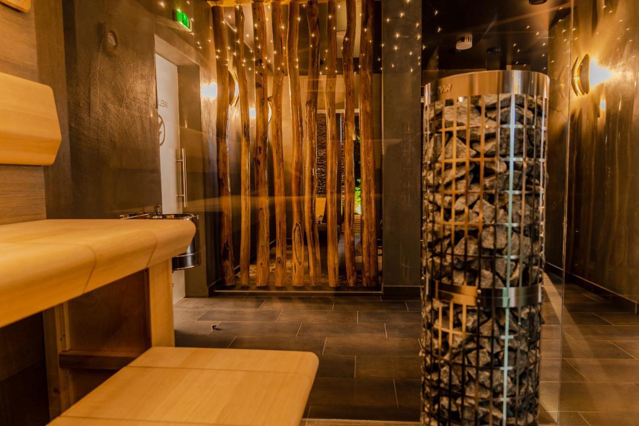 Hotel Dastan Левице Екстериор снимка