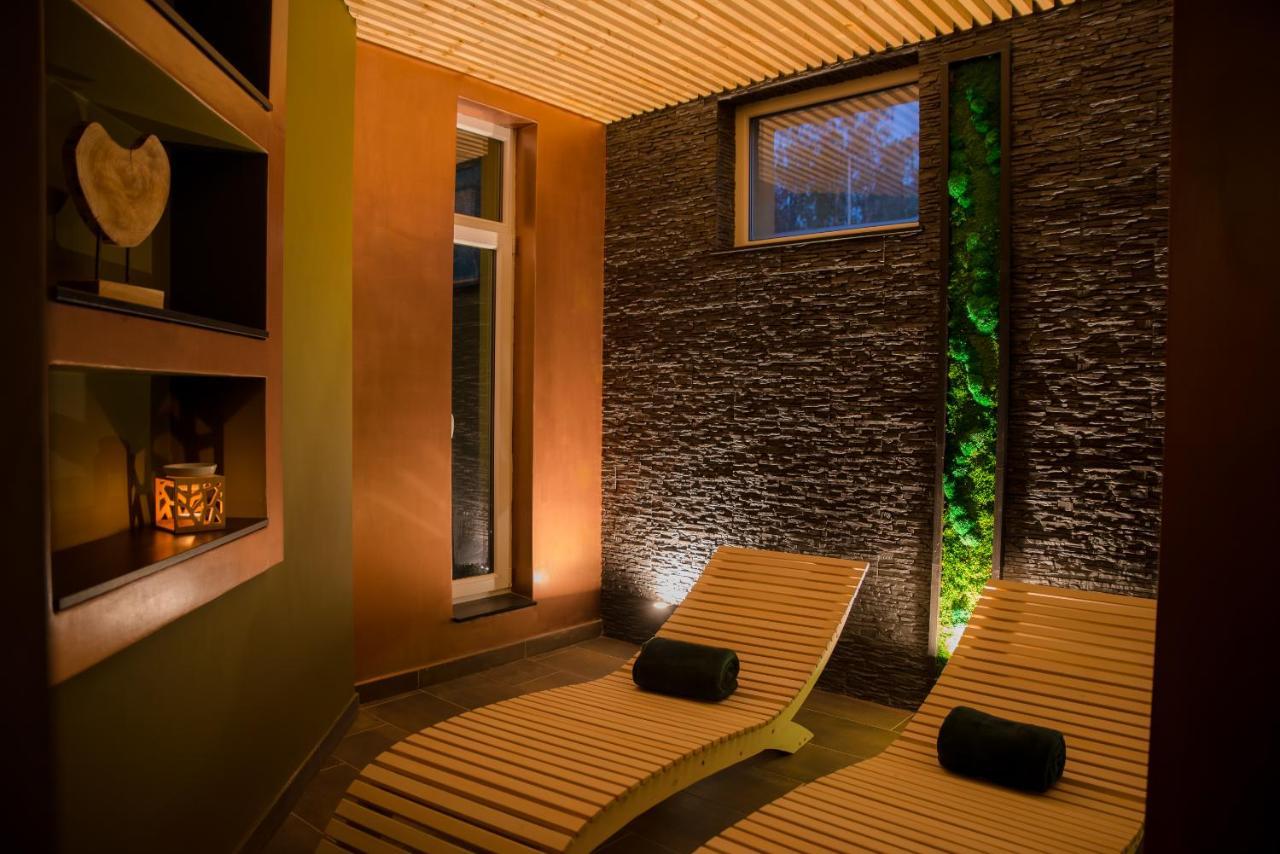 Hotel Dastan Левице Екстериор снимка