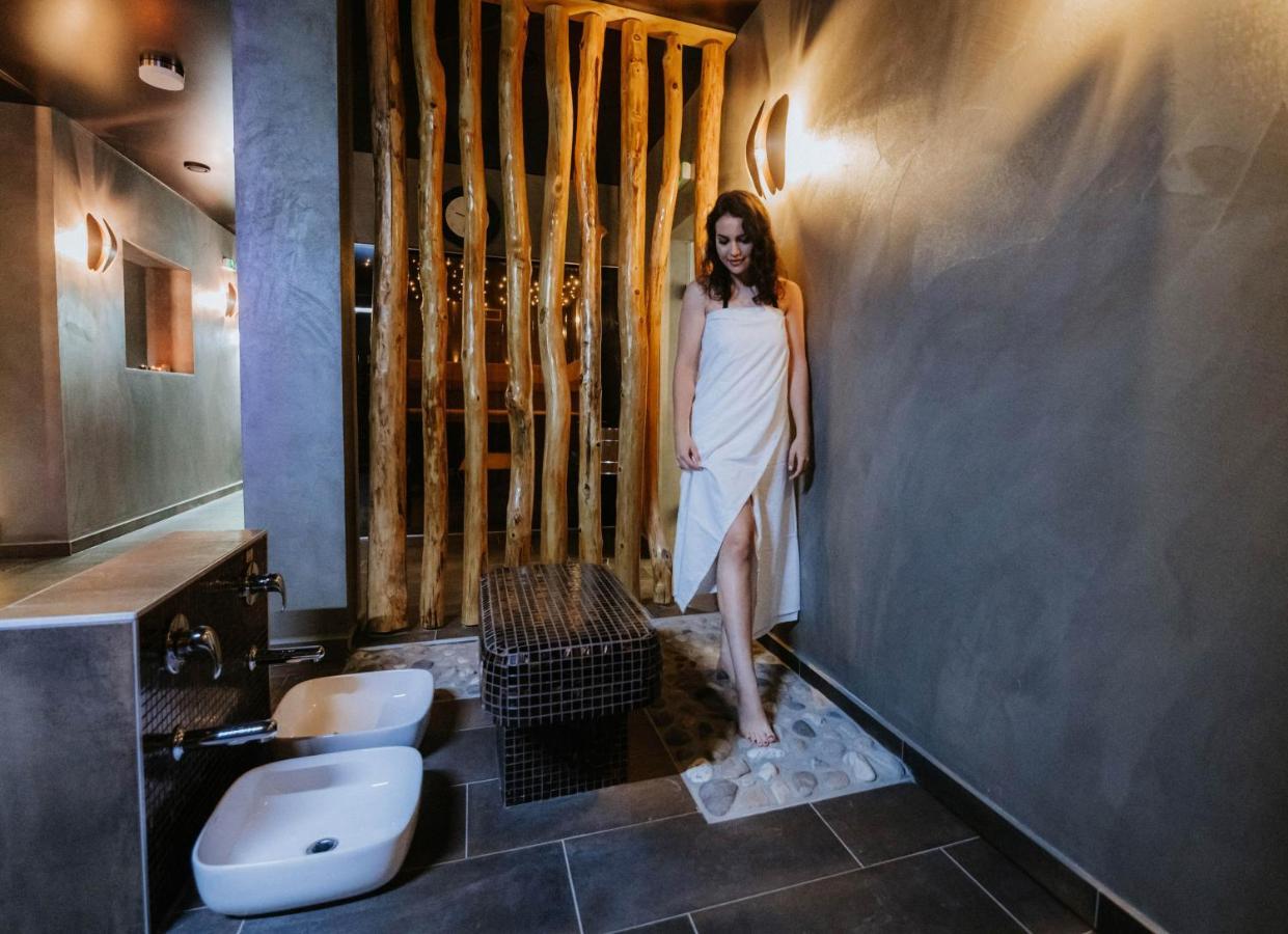 Hotel Dastan Левице Екстериор снимка
