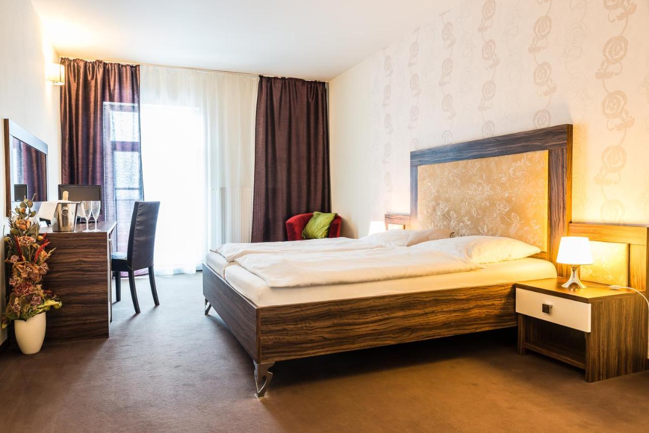 Hotel Dastan Левице Екстериор снимка