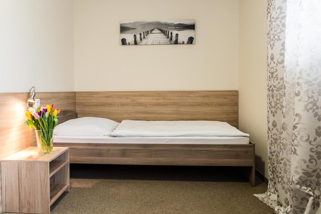 Hotel Dastan Левице Екстериор снимка