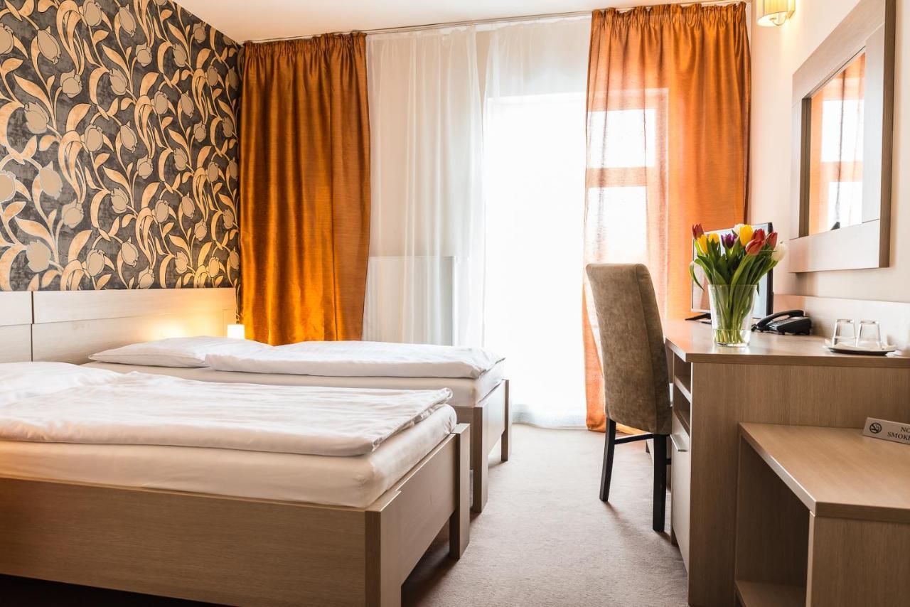 Hotel Dastan Левице Екстериор снимка