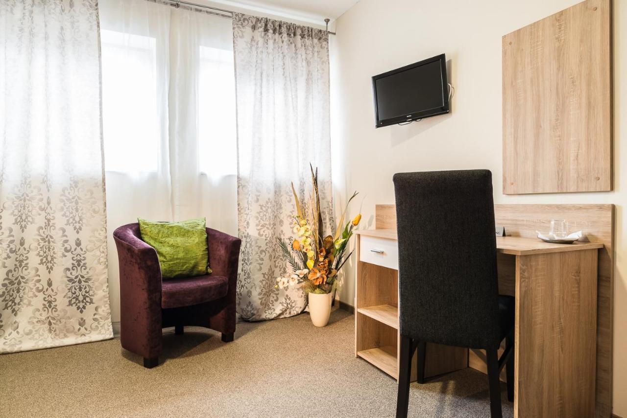 Hotel Dastan Левице Екстериор снимка