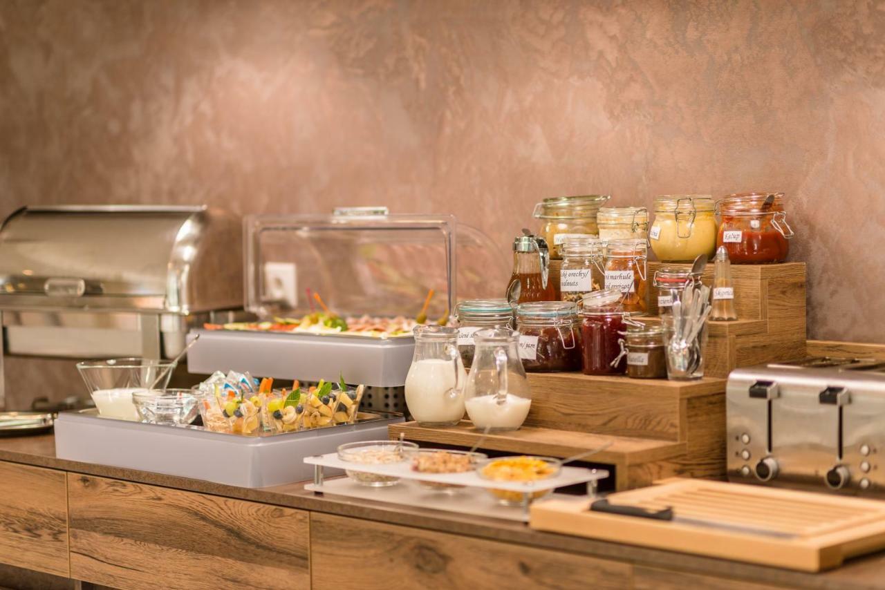 Hotel Dastan Левице Екстериор снимка