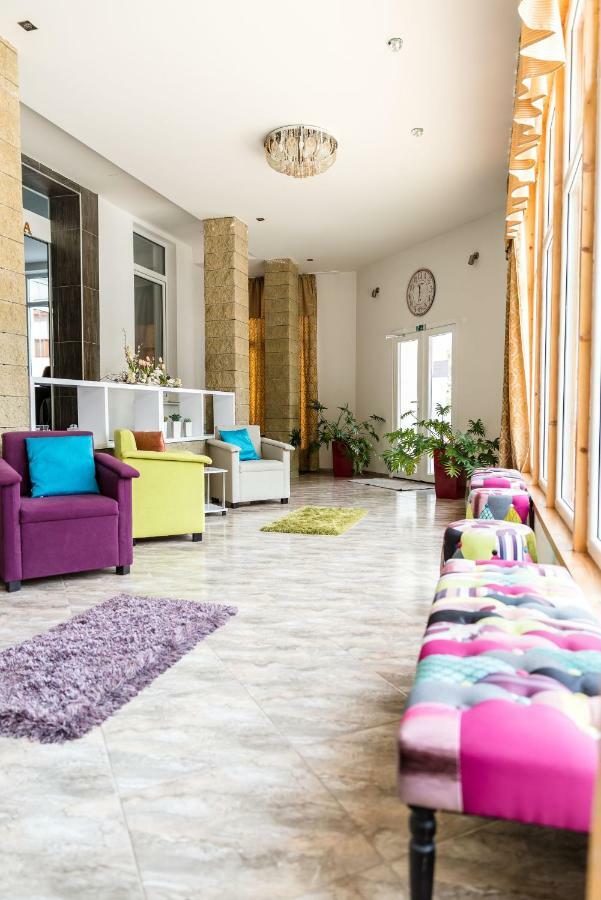 Hotel Dastan Левице Екстериор снимка