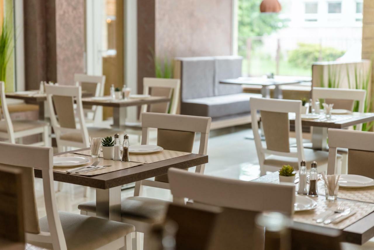 Hotel Dastan Левице Екстериор снимка
