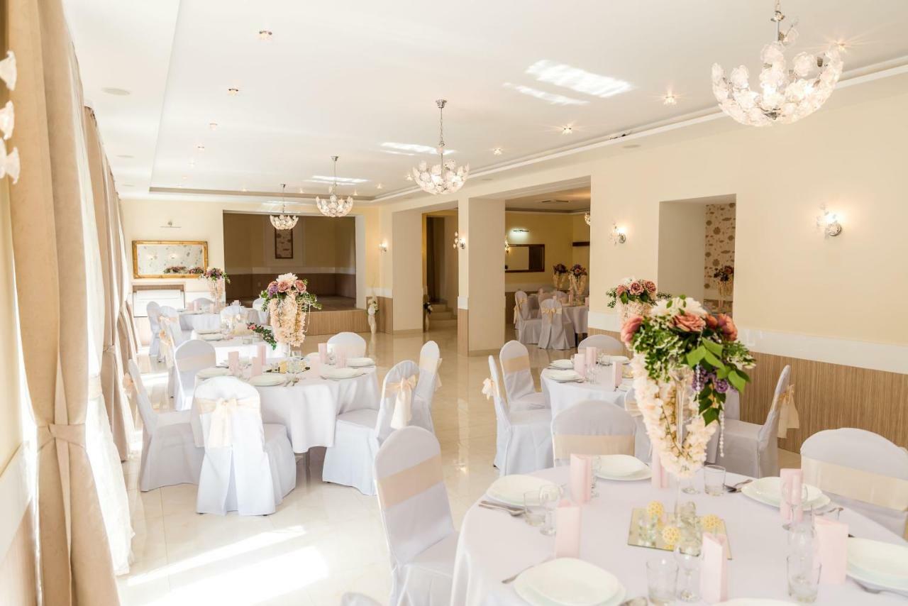 Hotel Dastan Левице Екстериор снимка