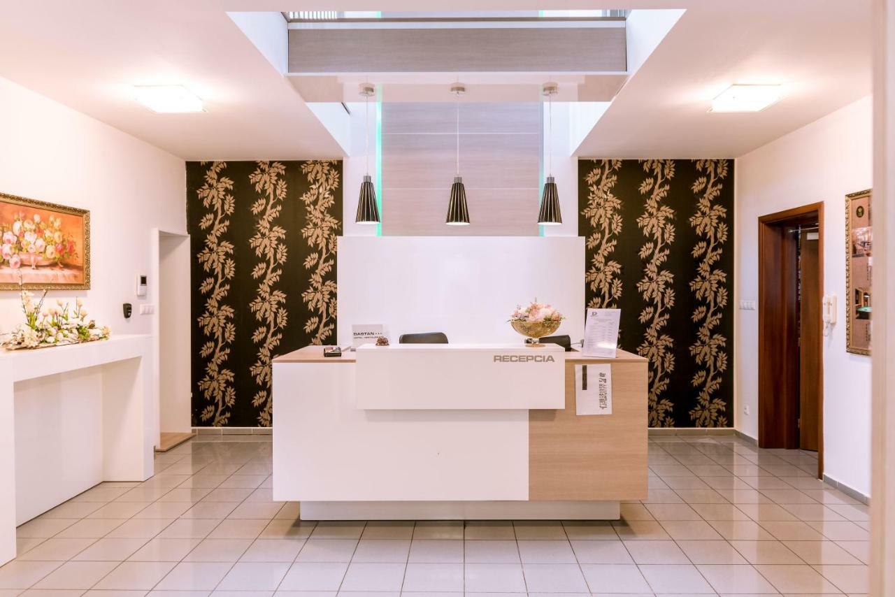 Hotel Dastan Левице Екстериор снимка