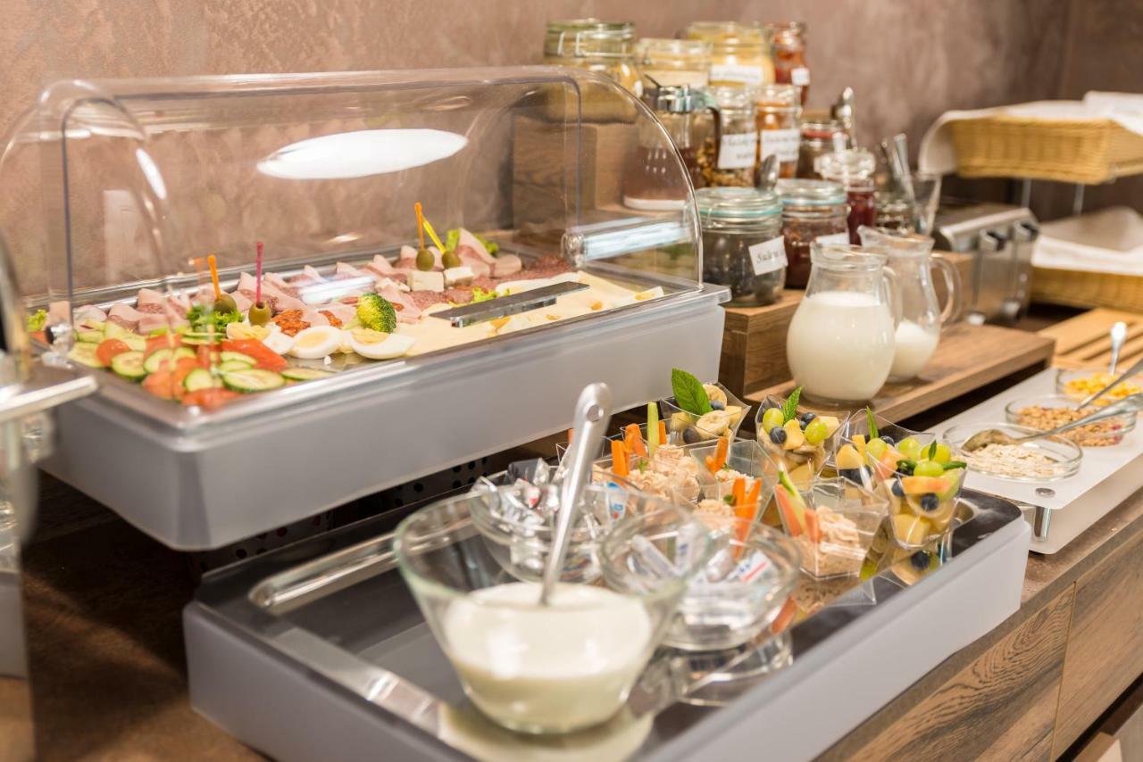 Hotel Dastan Левице Екстериор снимка