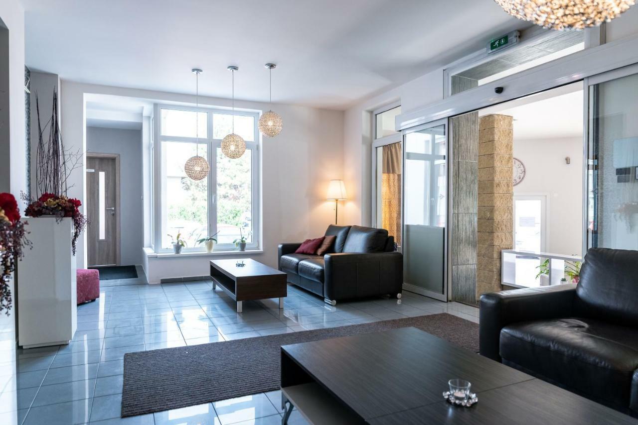 Hotel Dastan Левице Екстериор снимка
